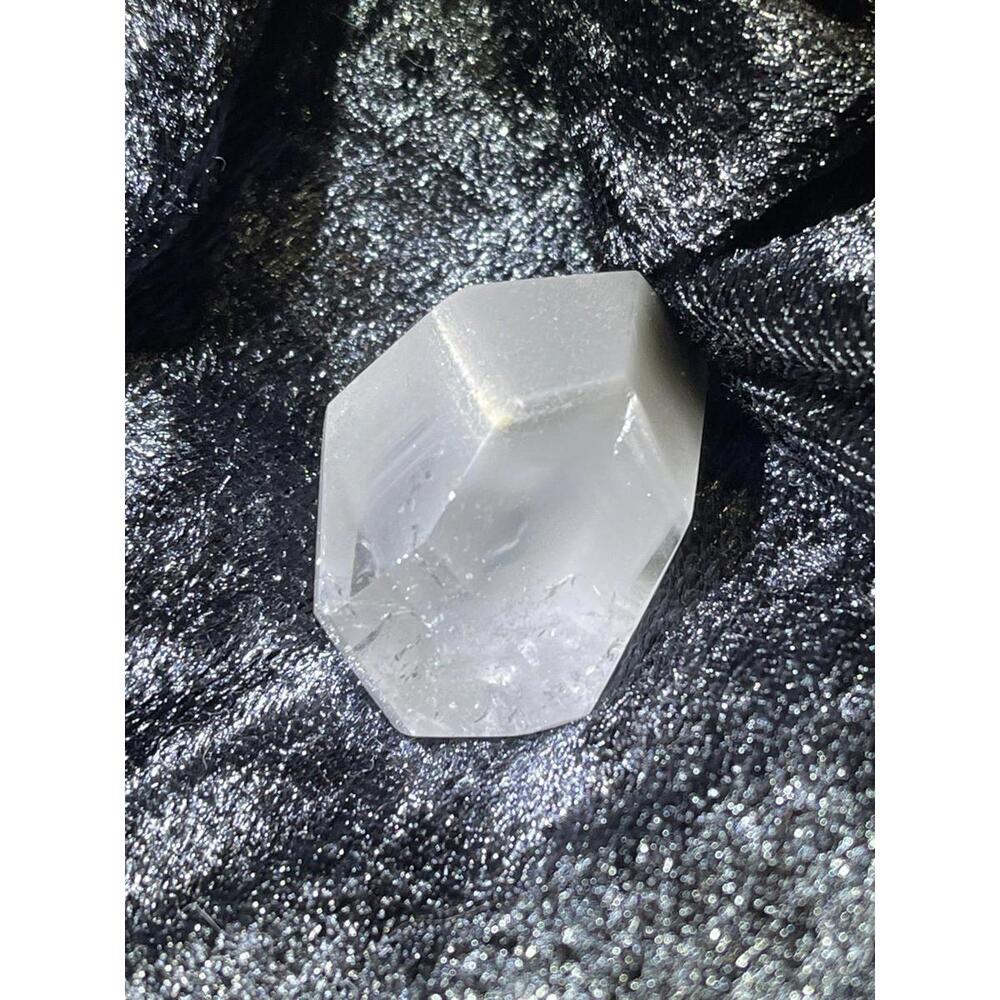 4.  Inclusion Quartz - Picture 4 of 4